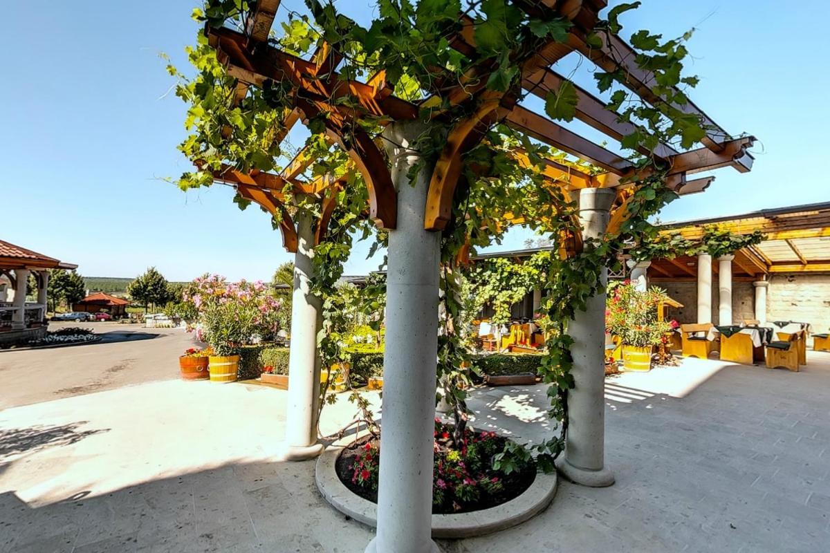 Egri Korona Borház és Wellness Hotel Demjén Esterno foto