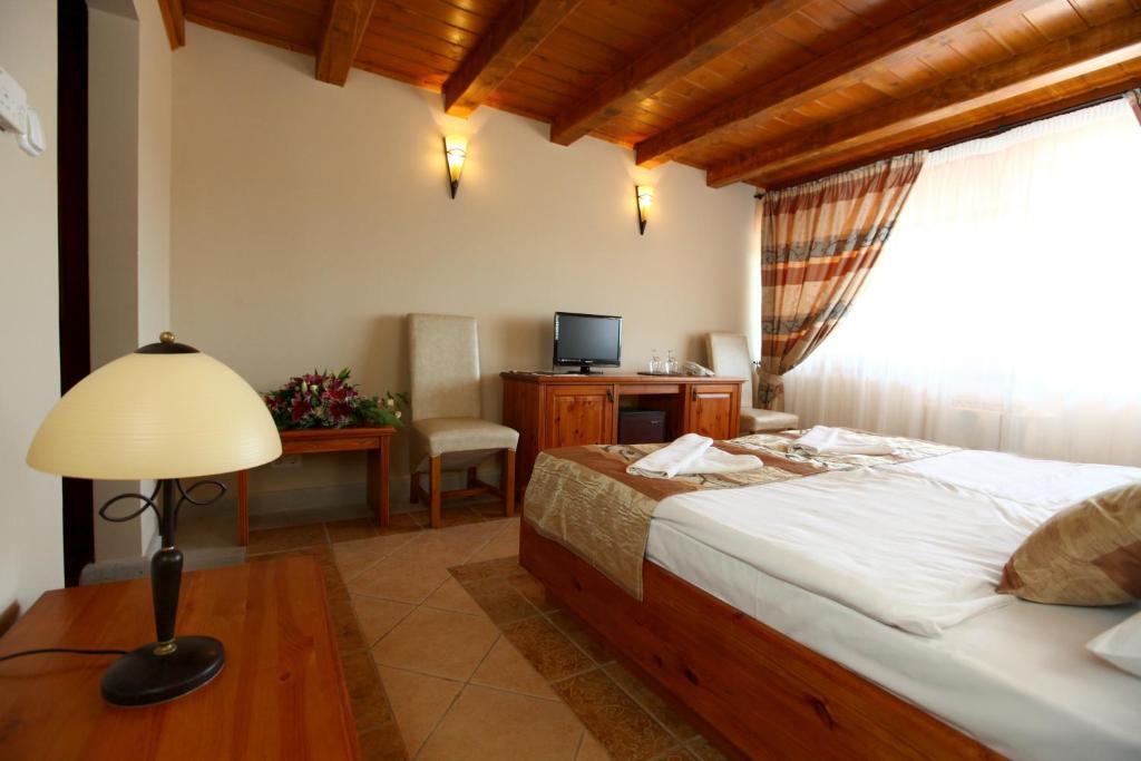 Egri Korona Borház és Wellness Hotel Demjén Esterno foto